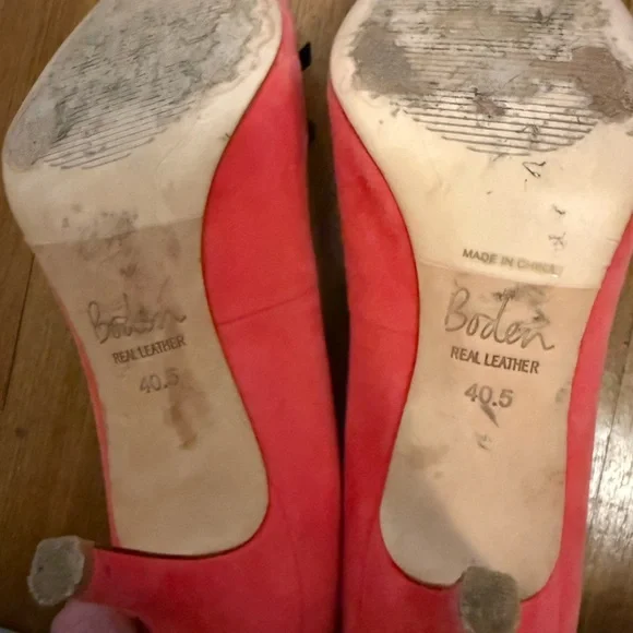 Boden pink/coral women’s Suede heels with black Bow EU size 40.5, US 9 - Picture 3 of 7